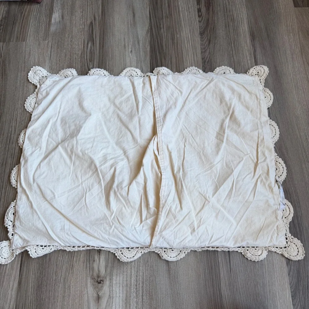 Vintage Ivory Crochet Lace Pillow Sham Scalloped‎ Floral Medallion Cottagecore